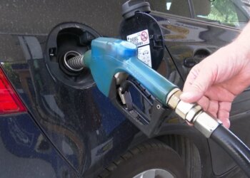 Nafta arrin 219 lekë; tensionet globale rrisin çmimet në bursa, karburanti shtrenjtohet me shpejtësi