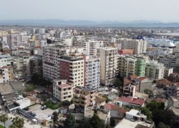 Ndryshimet për strehimin social dhe çmimet e larta të banesave detyrojnë qeverinë të rishikojë ligjin për kriteret