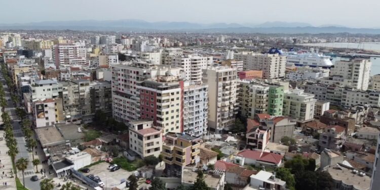 Ndryshimet për strehimin social dhe çmimet e larta të banesave detyrojnë qeverinë të rishikojë ligjin për kriteret