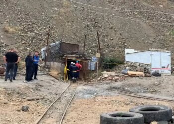Në Bulqizë, 40-vjeçari bie në furnel gjatë punës; trupi nxirret dhe dërgohet për autopsi në Tiranë