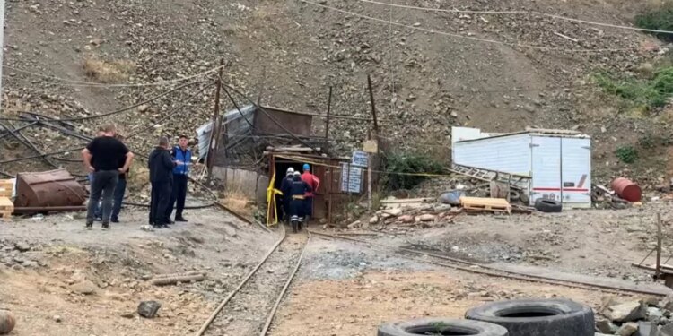 Në Bulqizë, 40-vjeçari bie në furnel gjatë punës; trupi nxirret dhe dërgohet për autopsi në Tiranë