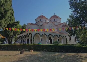 Në Durrës, Pashka e verës: qindra besimtarë dynden në Shën Vlash për 15 gushtin