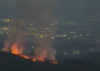 Në Krujë zjarri vazhdon aktiv, në Krastë flakët rriten në intensitet dhe përhapen në masiv pyjor