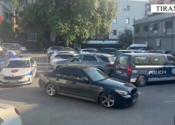 Në kërkim ndërkombëtar për trafik droge, kapet në Rinas 32-vjeçari nga Kukësi, u prezantua me identitet tjetër