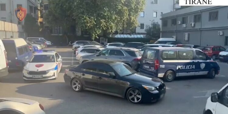 Në kërkim ndërkombëtar për trafik droge, kapet në Rinas 32-vjeçari nga Kukësi, u prezantua me identitet tjetër