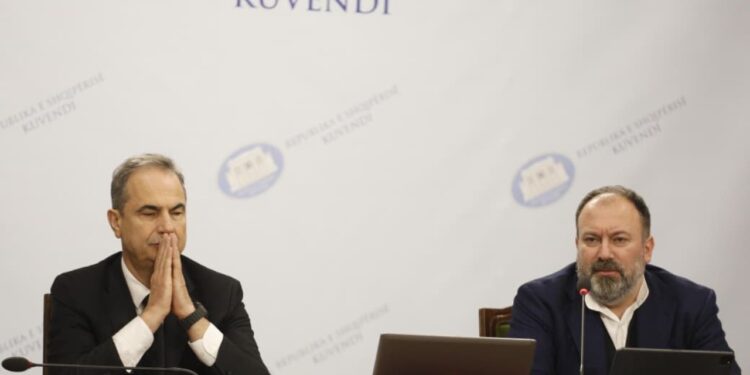 Në kulmin e sezonit veror, Reforma Territoriale detyron bashkitë të përveshin mëngët për të plotësuar kërkesat