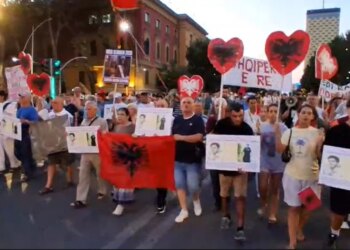 Në shtator Parlamenti do të jetë i popullit / Protesta e 72-të poshtë Kryeministrisë mbyllet me marshimin e përnatshëm