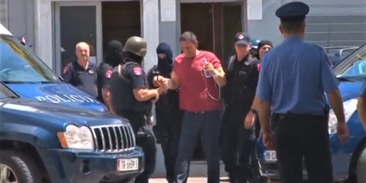 Nëna e Ardian Çapjas vdes, i dënuari me burgim të përjetshëm kërkon leje të lërë qelinë