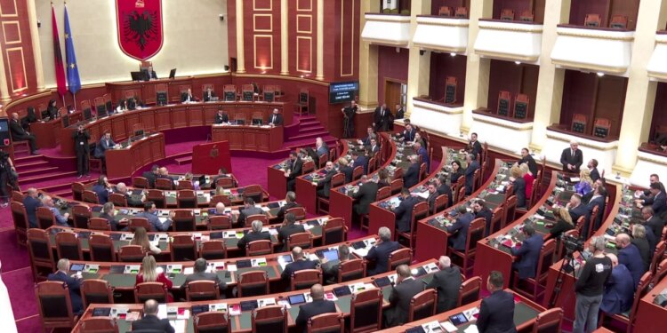 Nga dietat te karburanti: Mbi 700,000 euro për deputetët në korrik; rimbursuan qiratë edhe ata që deklaruan miliona
