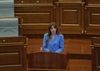 Ngërçi politik në Kosovë: Albulena Haxhiu fton liderët e partive në takim për zgjidhje