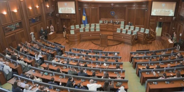 Ngërçi politik në Kosovë hyn në një fazë të re pa marrëveshje dhe pa seancë