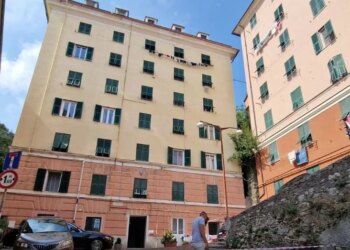 Ngjarje e rëndë në Itali: 26-vjeçari godet motrën me thikë, autori humb jetën pas rënies nga dritarja