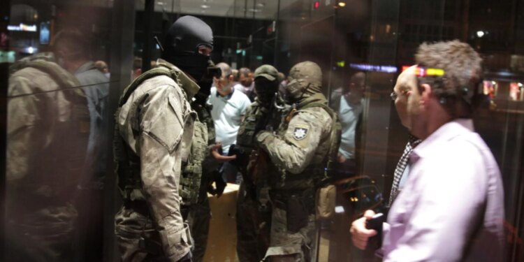 Operacion masiv antikorrupsion në Ukrainë, autoritetet bastisin zyrat e zëvendësshefes Zelenskyt, deputetëve dhe bankës shtetërore më të madhe