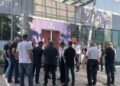 PDK e AAK kërkojnë kryeministrin në Kuvend, opozita i zë derën Kurtit dhe paralajmërojnë protesta të tjera masive