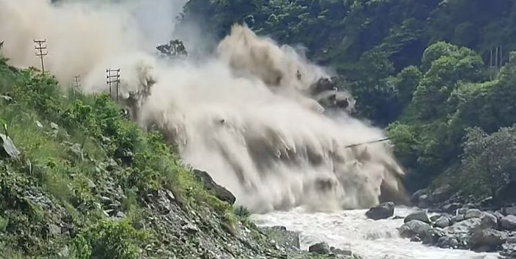 Pamjet satelitore tregojnë përmasat e përmbytjeve shkatërruese në Nepal
