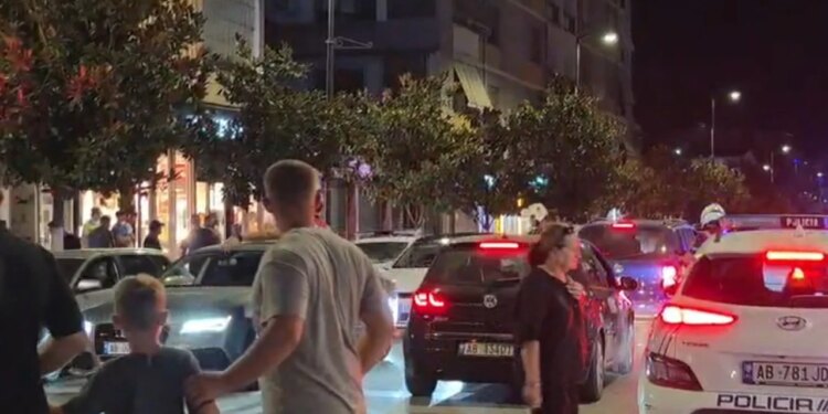 Parandalohet përshkallëzimi i konfliktit në Fier, ndërhyjnë forcat Shqiponja dhe blindohet zona