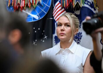 Pas largimit të Karoline Leavitt, kush do të bëhet zëdhënëse e Trump? Kandidatë që shqyrton Shtëpia e Bardhë