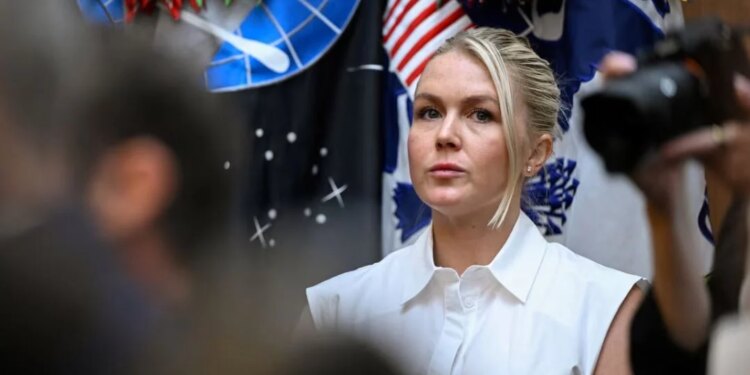 Pas largimit të Karoline Leavitt, kush do të bëhet zëdhënëse e Trump? Kandidatë që shqyrton Shtëpia e Bardhë