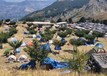 Pelegrinazhi në Tomorr përfundon; rreth 700 mijë pelegrinë në Malin e Shenjtë, Teqeja akuzon pushtetin vendor