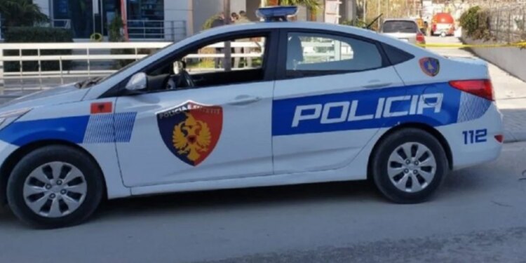 Përleshje midis dy shitësve në Skelë, njëri plagoset me thikë