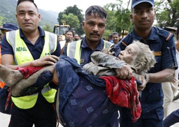 Përmbytje masive në Nepal: 17 të vdekur, qindra turistë të zhdukur
