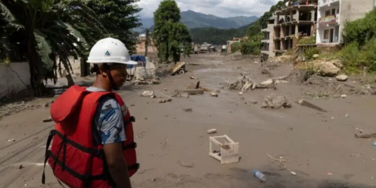 Përmbytjet masive në Nepal, bilanci i viktimave rritet në 150