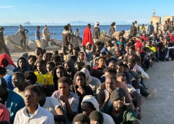 Përplasja Spanjë-Itali për emigrantët përshkallëzohet, Madridi vendos kontrolle kufitare
