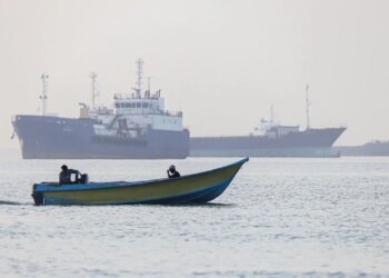 Përshkallëzim tensionesh në Detin e Kuq; dy marinarë humbin jetën gjatë sulmit ndaj një anijeje