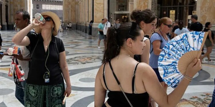 Përvëlohet Italia nga temperaturat e larta, alarm i kuq në pjesën më të madhe të qyteteve kryesore