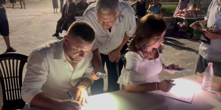 Peticioni për Cërrikun: Banorët kundërshtojnë bashkimin me Elbasanin, kërkojnë bashki më vete