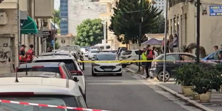 Policia vendos perimetrin e sigurisë për një objekt të dyshimtë në Durrës; dyshohet për lëndë shpërthyese