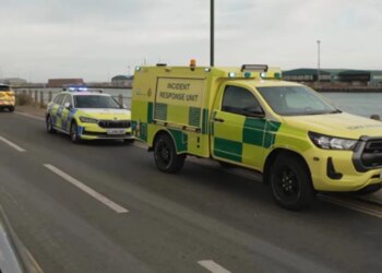 Prindërit dhe vajza mbyten teksa notonin; autoritetet britanike identifikojnë viktimat, familje refugjate nga Palestina