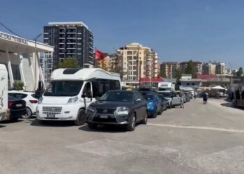 Probleme me energjinë elektrike në Portin e Vlorës, pengohet imbarkimi i rreth 700 pasagjerëve dhe 180 automjeteve