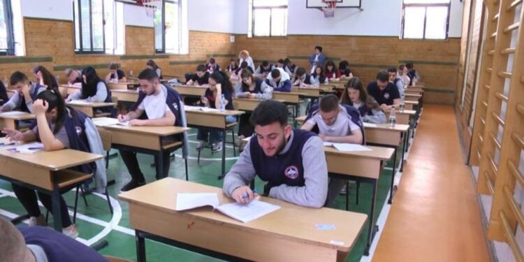 Publikohen listat paraprake të studentëve fitues në Fakultetin e Mjekësisë në Tiranë — ja kur nisin regjistrimet