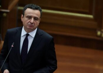 Qymyr kundër Qeverisë së Kurtit, AAK mban protestën simbolike: Vetëvendosja e ka futur vendin në terr