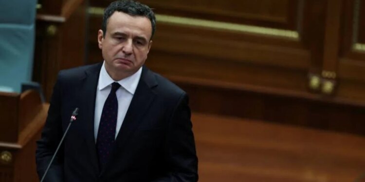 Qymyr kundër Qeverisë së Kurtit, AAK mban protestën simbolike: Vetëvendosja e ka futur vendin në terr