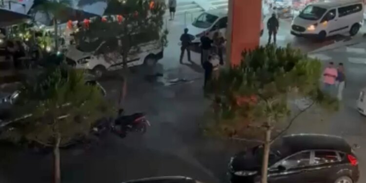 RENEA mësyn në Vlorë; kontrolle në dy banesa, dyshohet se fshihen persona me rrezikshmëri të lartë kriminale