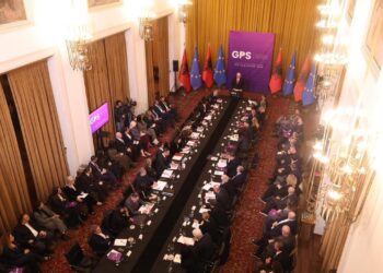 Rama mbledh në Pallatin e Brigadave grupin parlamentar dhe qeverinë, zbulohet data dhe ora e takimit