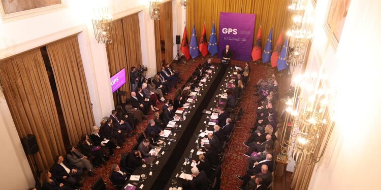 Rama mbledh në Pallatin e Brigadave grupin parlamentar dhe qeverinë, zbulohet data dhe ora e takimit