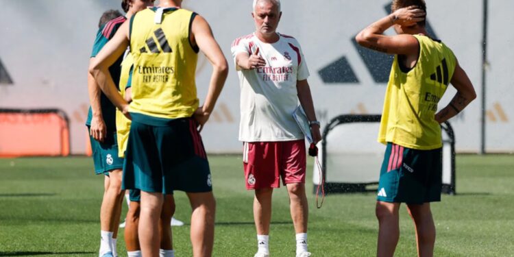 Real Madrid: Jose Mourinho vendos rregulla të reja për futbollistët, ja për çfarë bëhet fjalë