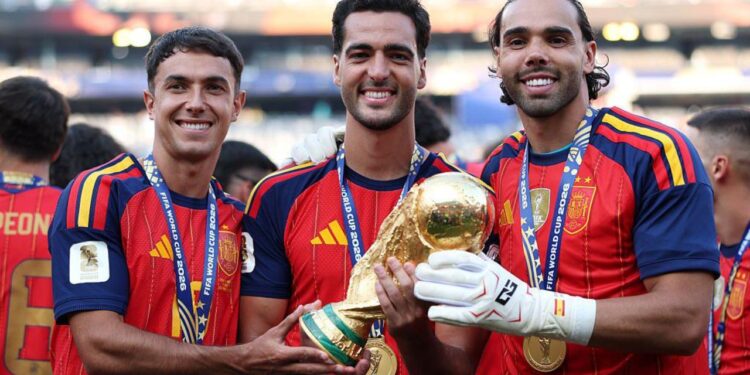 Reali nuk e ka mbyllur merkaton, Los Blancos kërkojnë mesfushorin e Arsenalit që u shpall kampion Bote