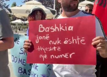 Reforma Territoriale: Qytetarët e Belshit protestojnë kundër bashkimit me Elbasanin