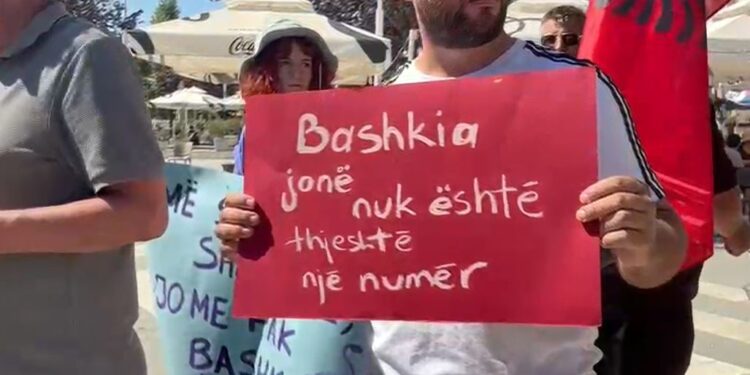 Reforma Territoriale: Qytetarët e Belshit protestojnë kundër bashkimit me Elbasanin
