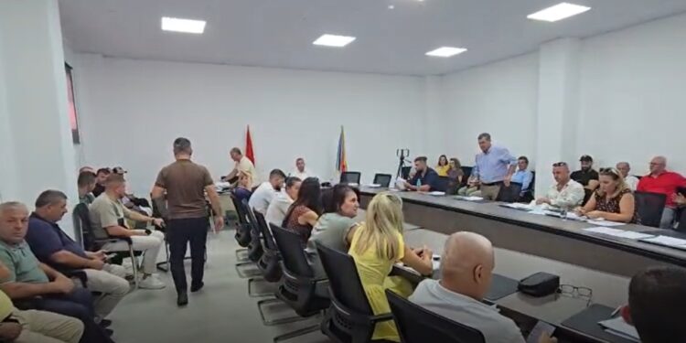 Reforma territoriale: Selenica kundërshton bashkimin me Vlorën, Këshilli Bashkiak me qëndrim të unifikuar