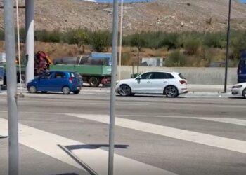 Rekord lëvizjesh në jug të vendit: mbi 300 mijë udhëtarë, dhjetëra mijëra automjete kaluan pikat kufitare në korrik