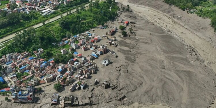 Rëndohet bilanci i viktimave në Nepal; numri i të vdekurve 95, Xi Jinping kërkon intensifikim të operacioneve kërkim-shpëtimit