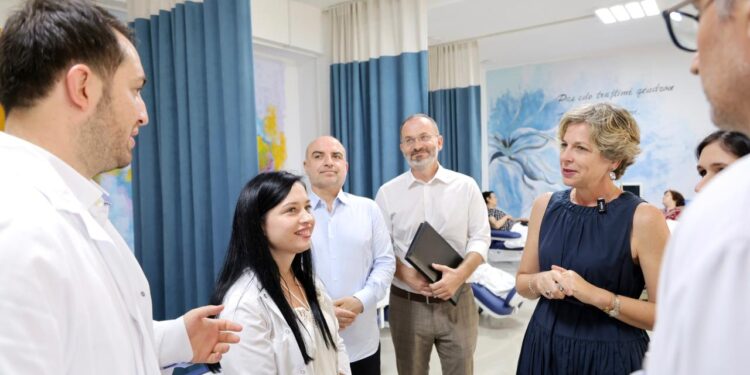 Rikualifikohet qendra e kimioterapisë në Vlorë, ministrja Sala: një hap më pranë pacientit në kujdesin onkologjik