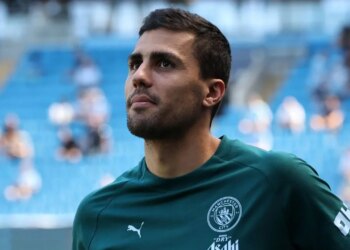 Rodri rikthehet në stërvitje me Manchester Cityn; negociatat me Barcelonën në pikë kritike