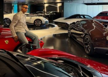 Ronaldo hap për herë parë dyert e garazhit luksoz, zbulon koleksion makinash nga Bugatti te Ferrari e McLaren