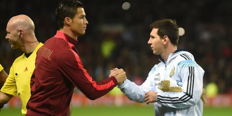Ronaldo lë rivalitetin, dërgon Messit mesazh ngushëllues për humbjen e babait: Një përqafim për ty, Leo